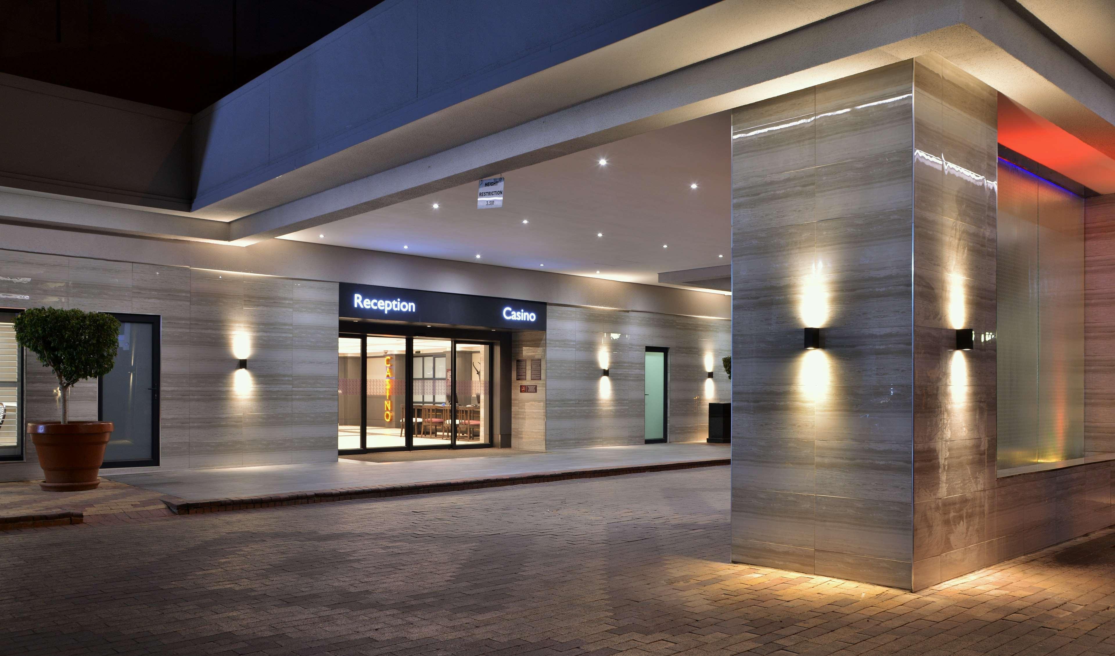 Avani Gaborone Resort & Casino Exterior foto